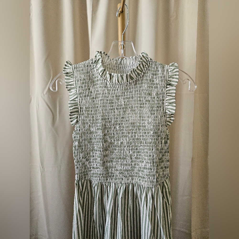 Rosa Clothing Green & White Smocked Maxi Dress 🌿 - Picture 3 of 4
